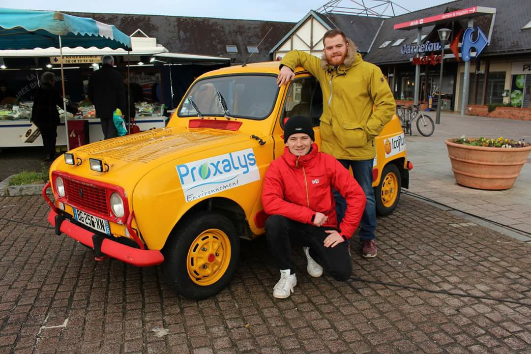 Simon, stagiaire Dexem, au départ du 4L Trophy